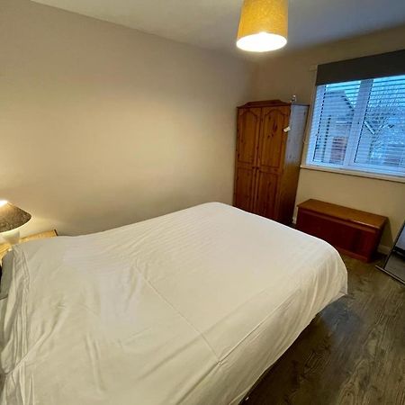 Bishop'S Gate Apartment Лъндъндери Екстериор снимка
