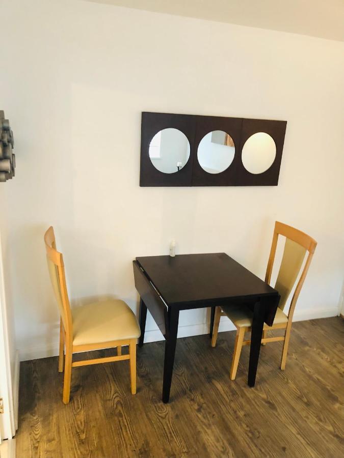 Bishop'S Gate Apartment Лъндъндери Екстериор снимка